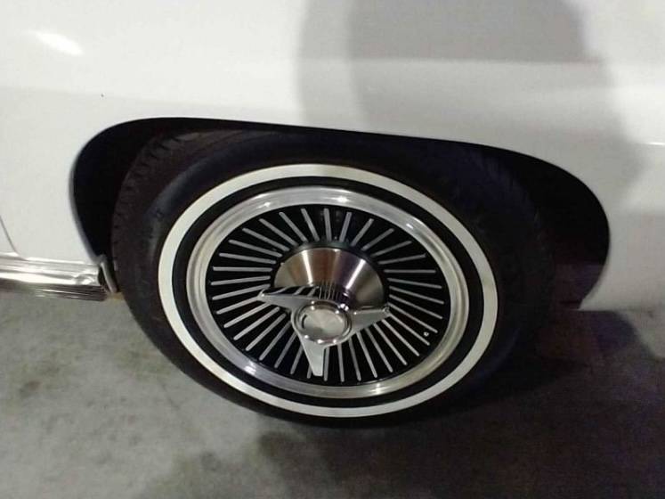 Chevrolet-corvette-1966-white-8