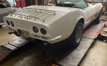 Chevrolet-corvette-1969-13