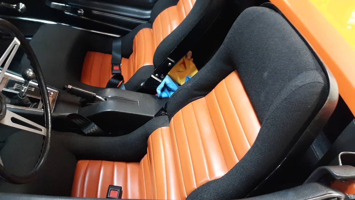 Chevrolet-corvette-1971-orange-12