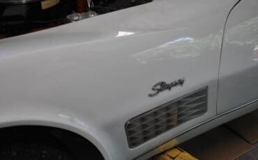 Chevrolet-corvette-1971-white-1
