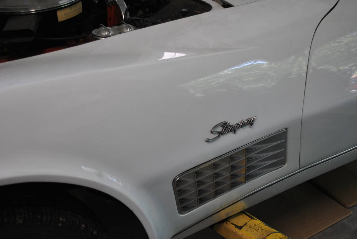 Chevrolet-corvette-1971-white-1