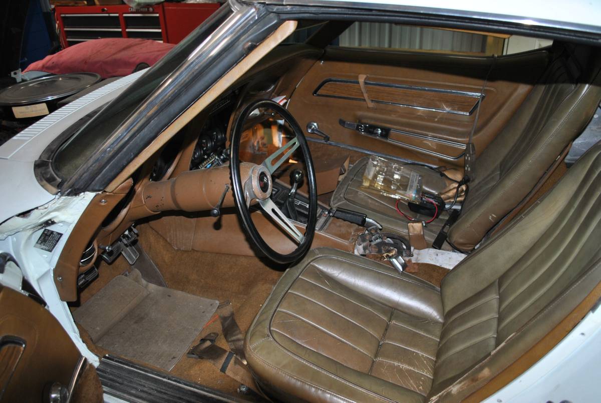 Chevrolet-corvette-1971-white-4