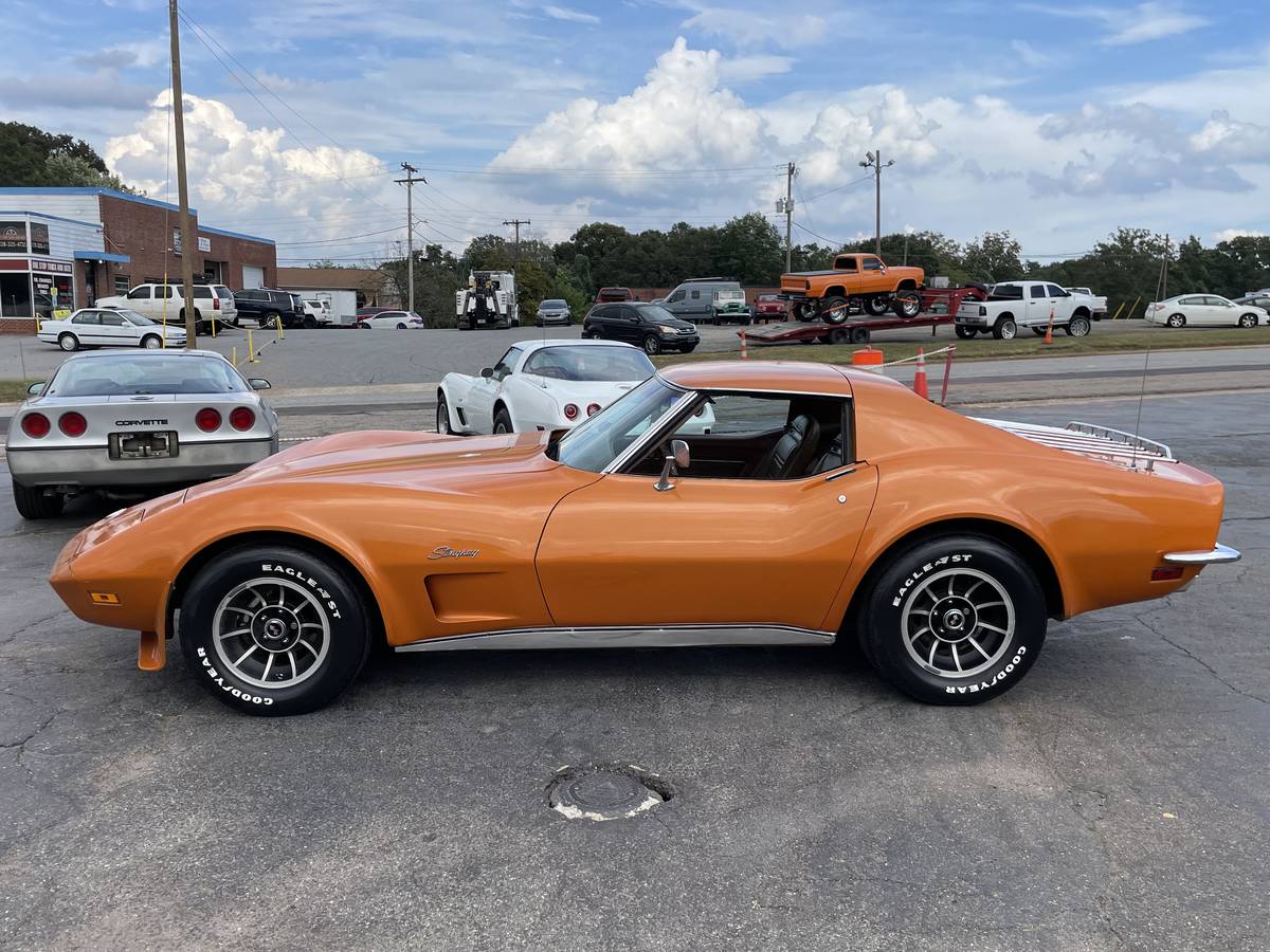 Chevrolet-corvette-1973-orange-1