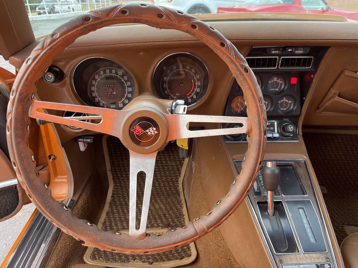 Chevrolet-corvette-1973-orange-11