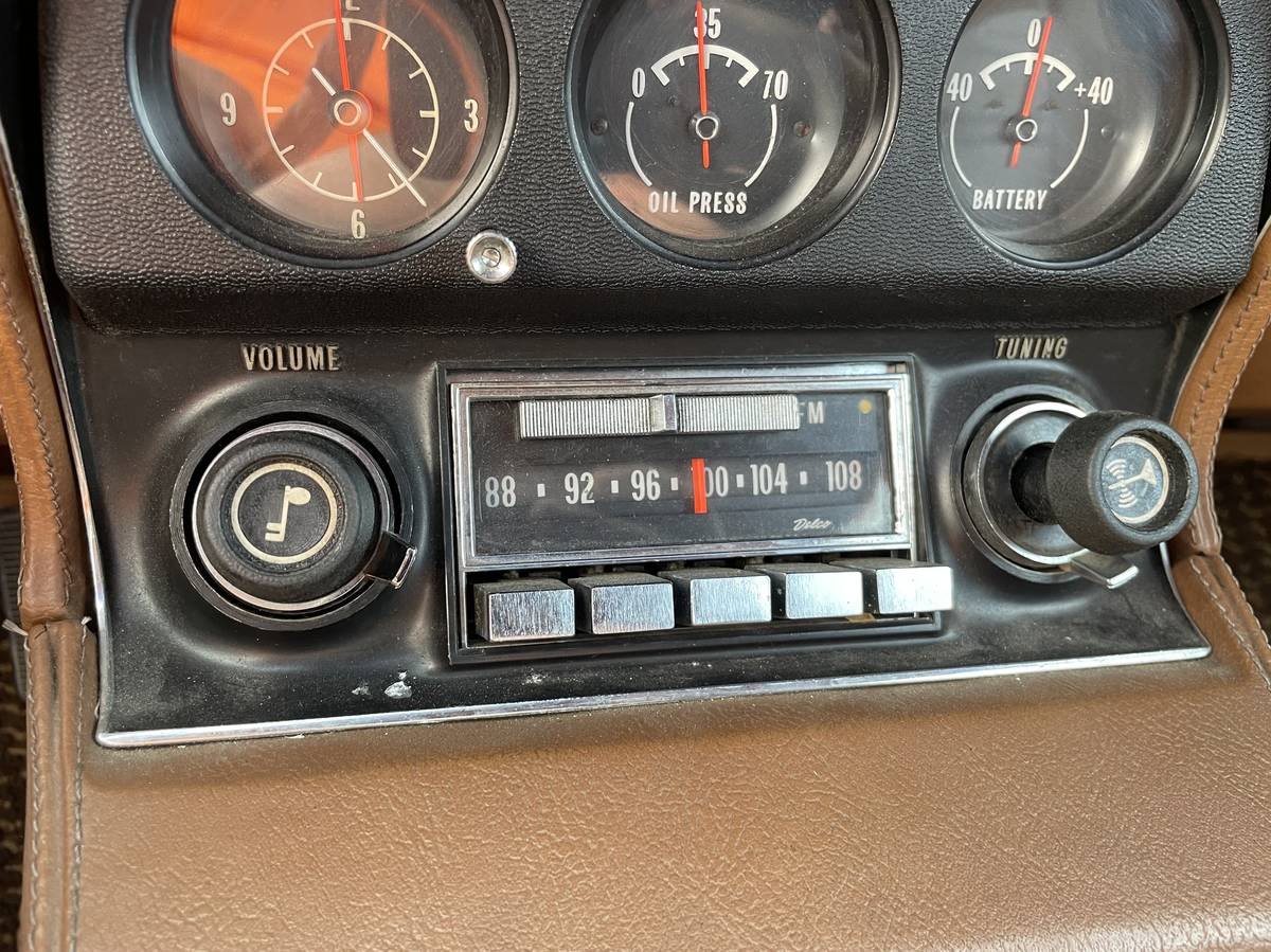 Chevrolet-corvette-1973-orange-14