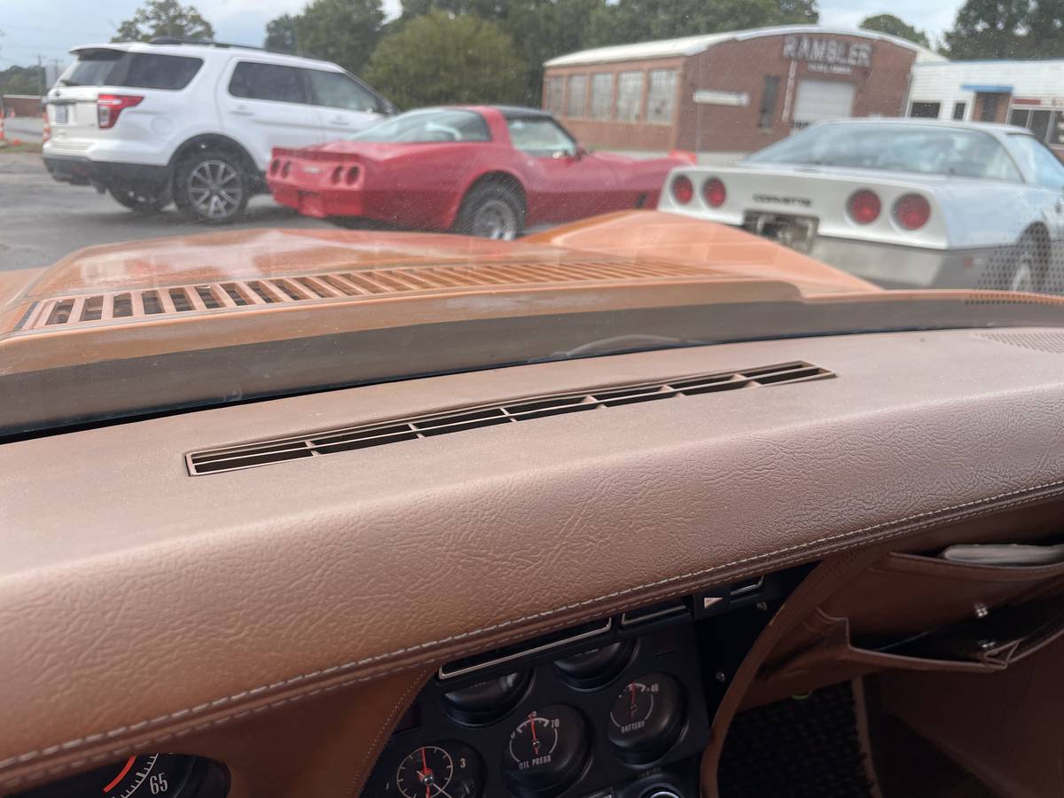 Chevrolet-corvette-1973-orange-19
