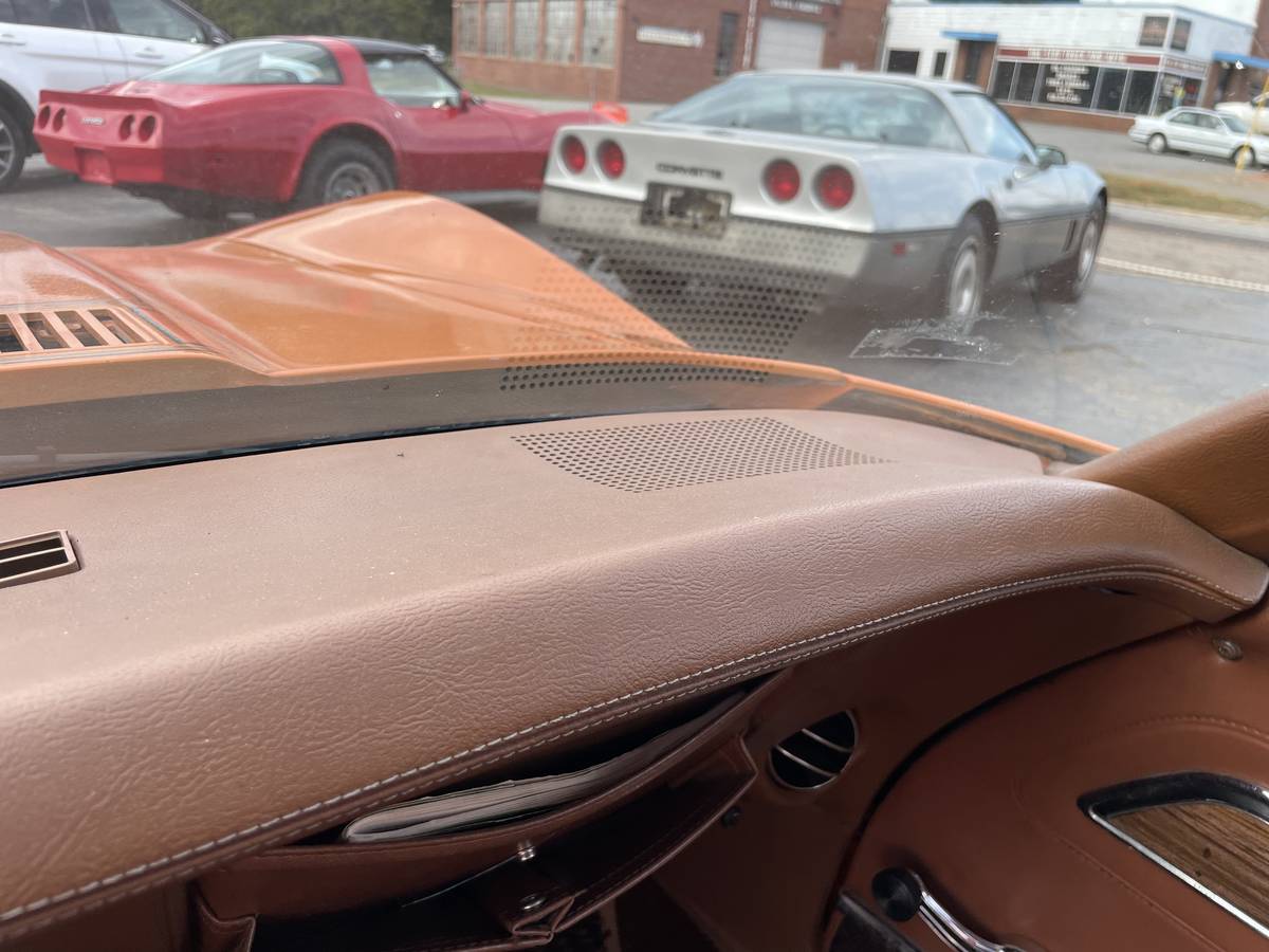 Chevrolet-corvette-1973-orange-20