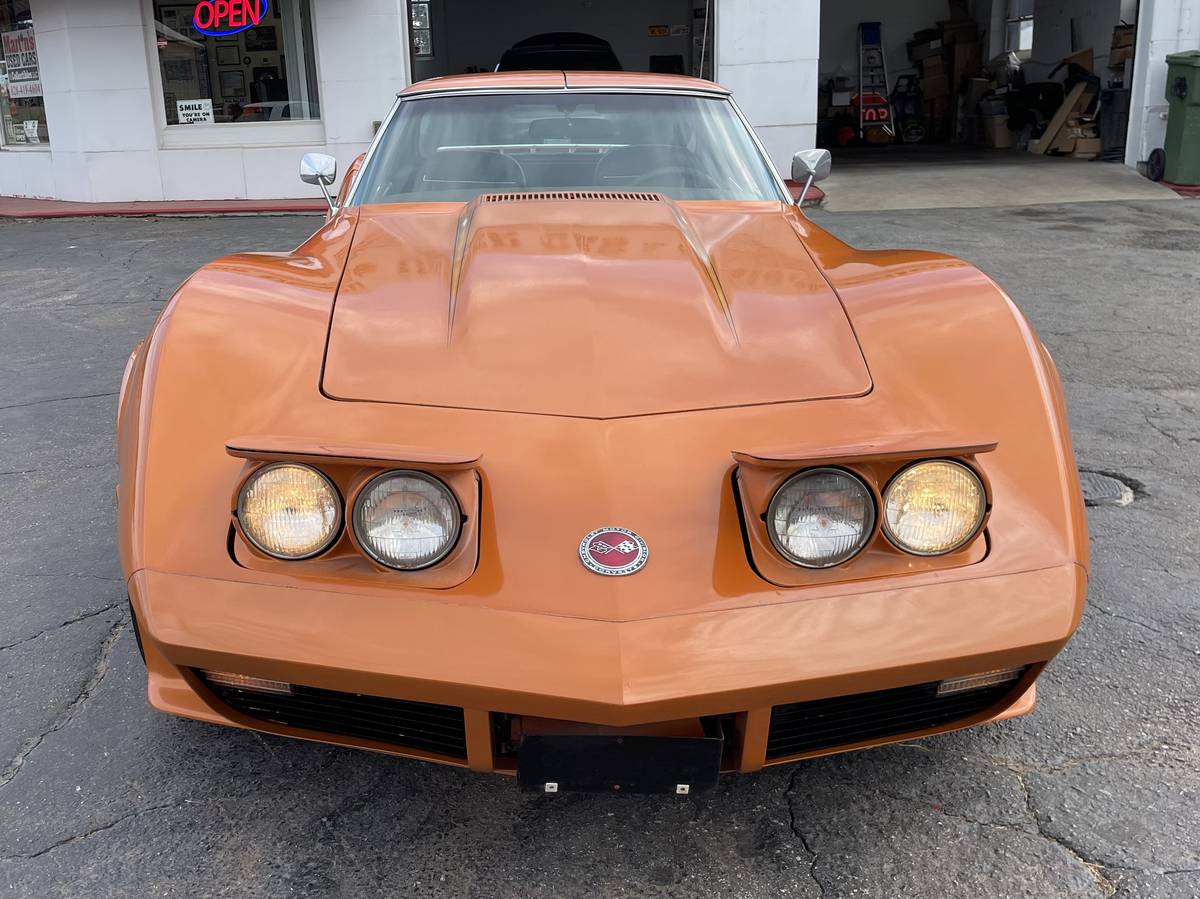 Chevrolet-corvette-1973-orange-7