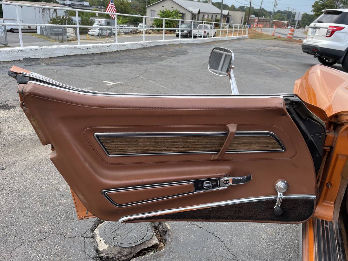 Chevrolet-corvette-1973-orange-9