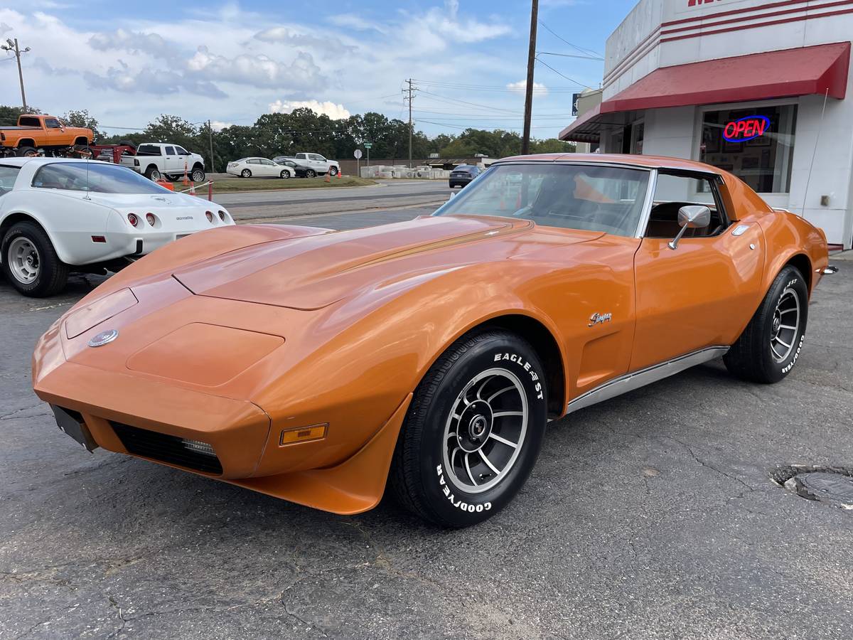 Chevrolet-corvette-1973-orange