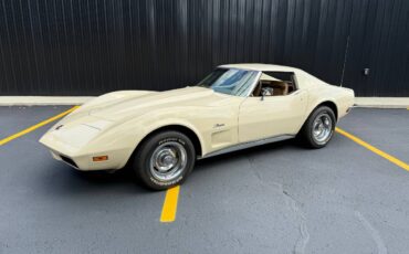 Chevrolet-corvette-1973-white-10