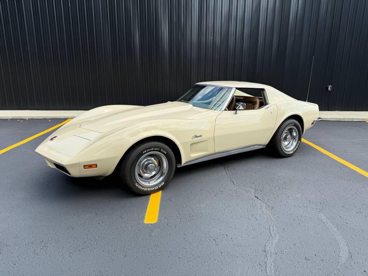 Chevrolet-corvette-1973-white-10