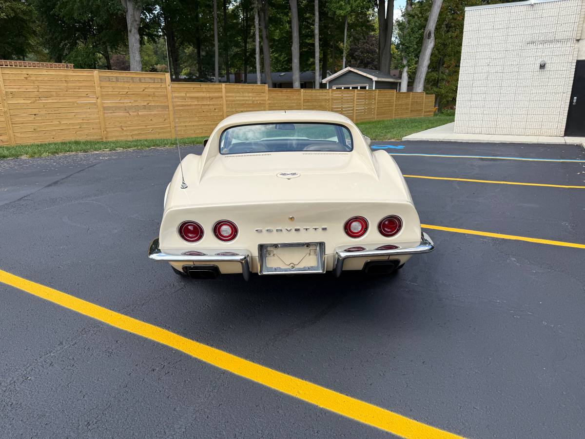 Chevrolet-corvette-1973-white-2