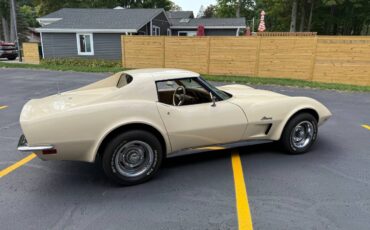 Chevrolet-corvette-1973-white-4