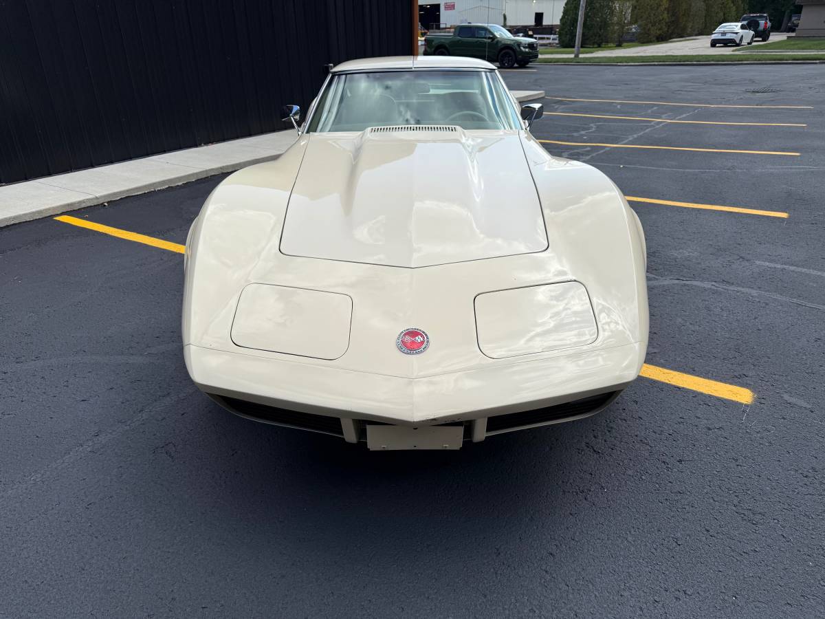 Chevrolet-corvette-1973-white-6