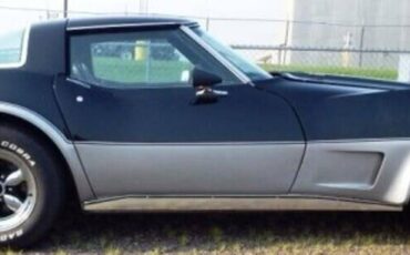 Chevrolet-corvette-1974-black-13