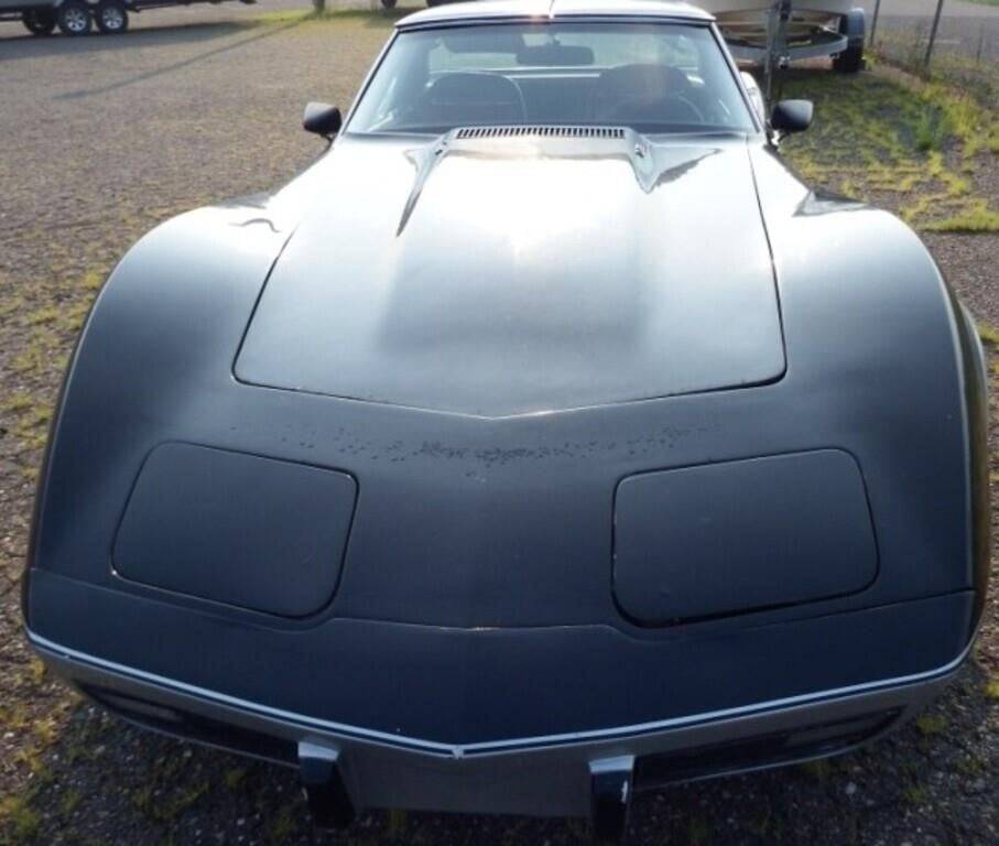 Chevrolet-corvette-1974-black-19