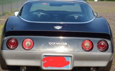 Chevrolet-corvette-1974-black-4