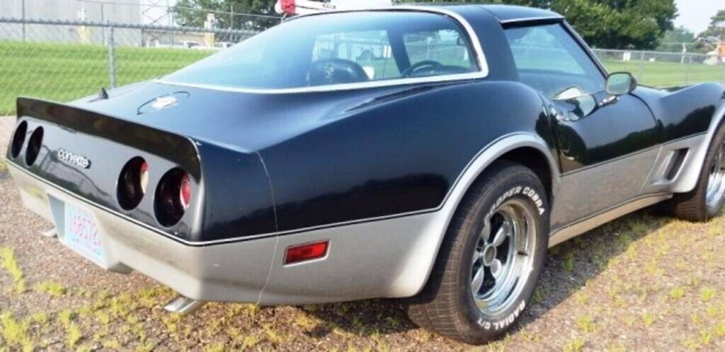 Chevrolet-corvette-1974-black-5