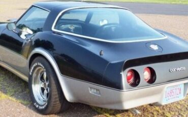 Chevrolet-corvette-1974-black-6