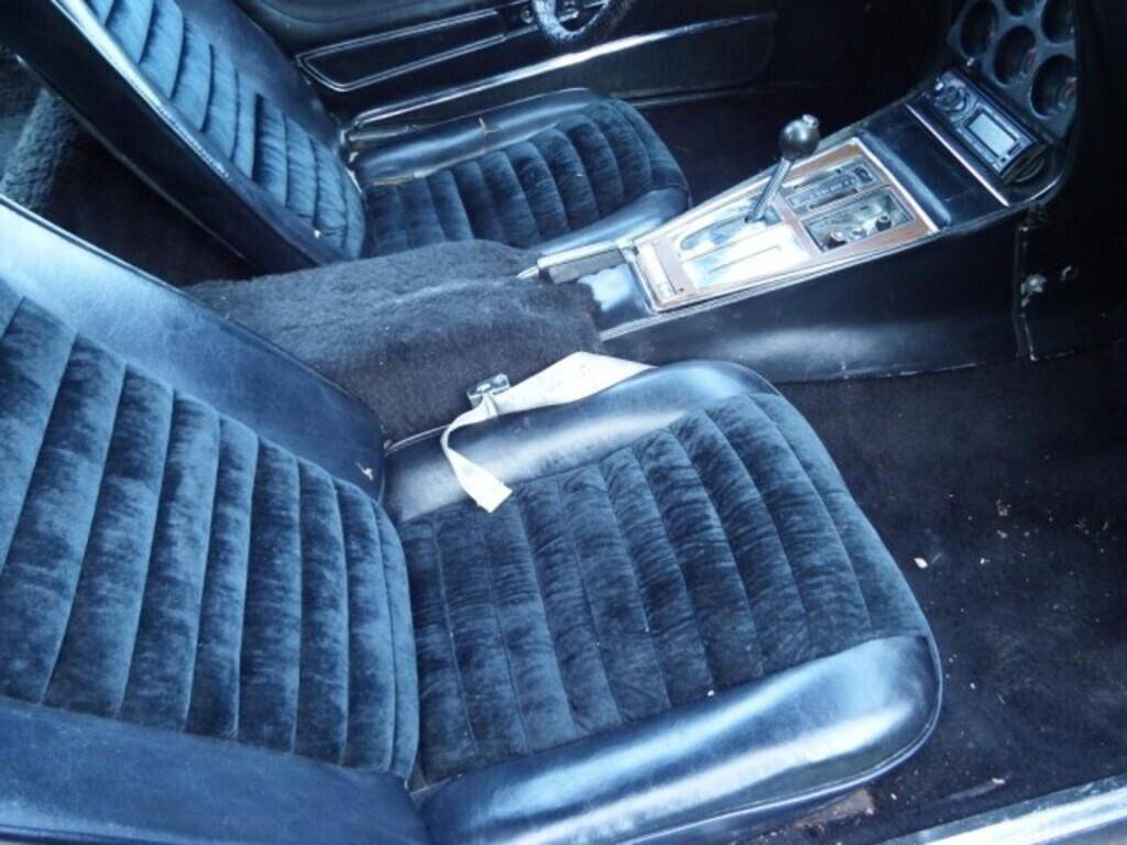 Chevrolet-corvette-1974-black-9