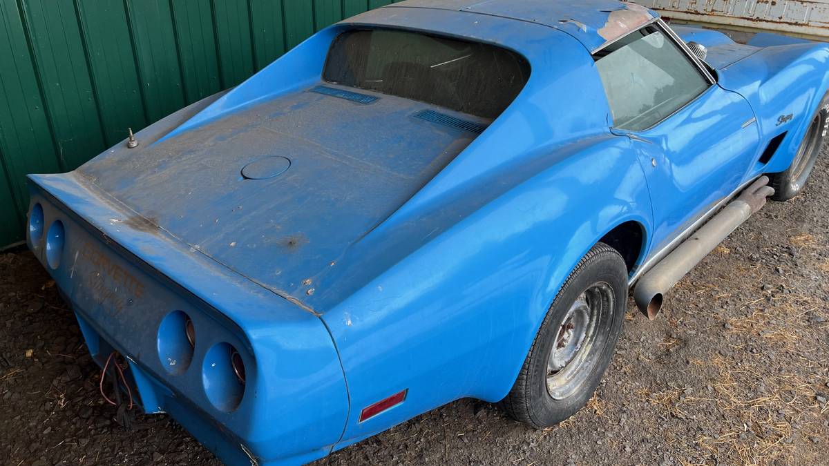Chevrolet-corvette-1974-blue-5