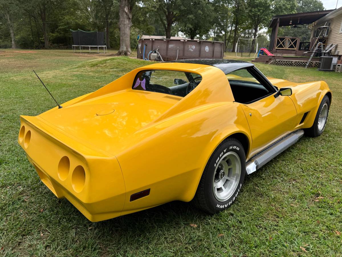 Chevrolet-corvette-1974-yellow-1