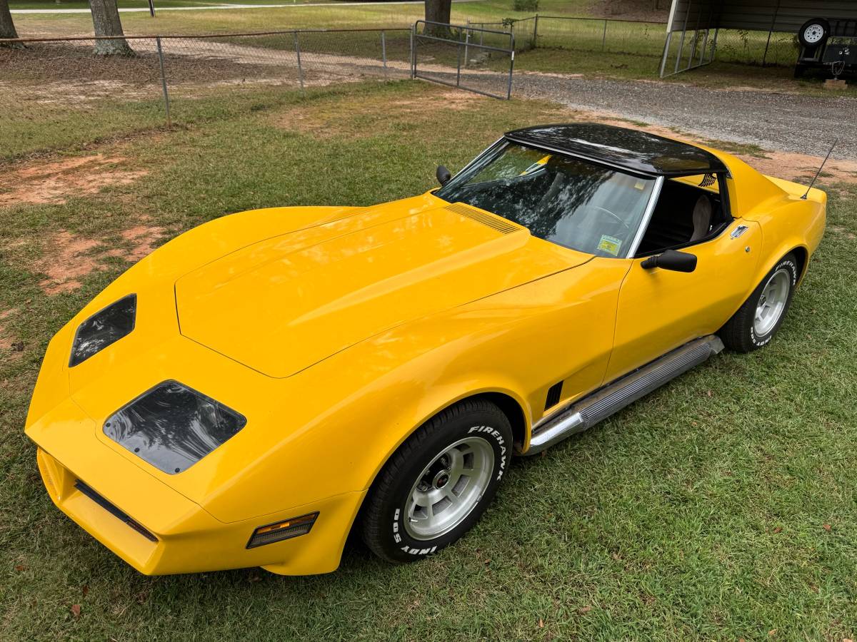 Chevrolet-corvette-1974-yellow-10
