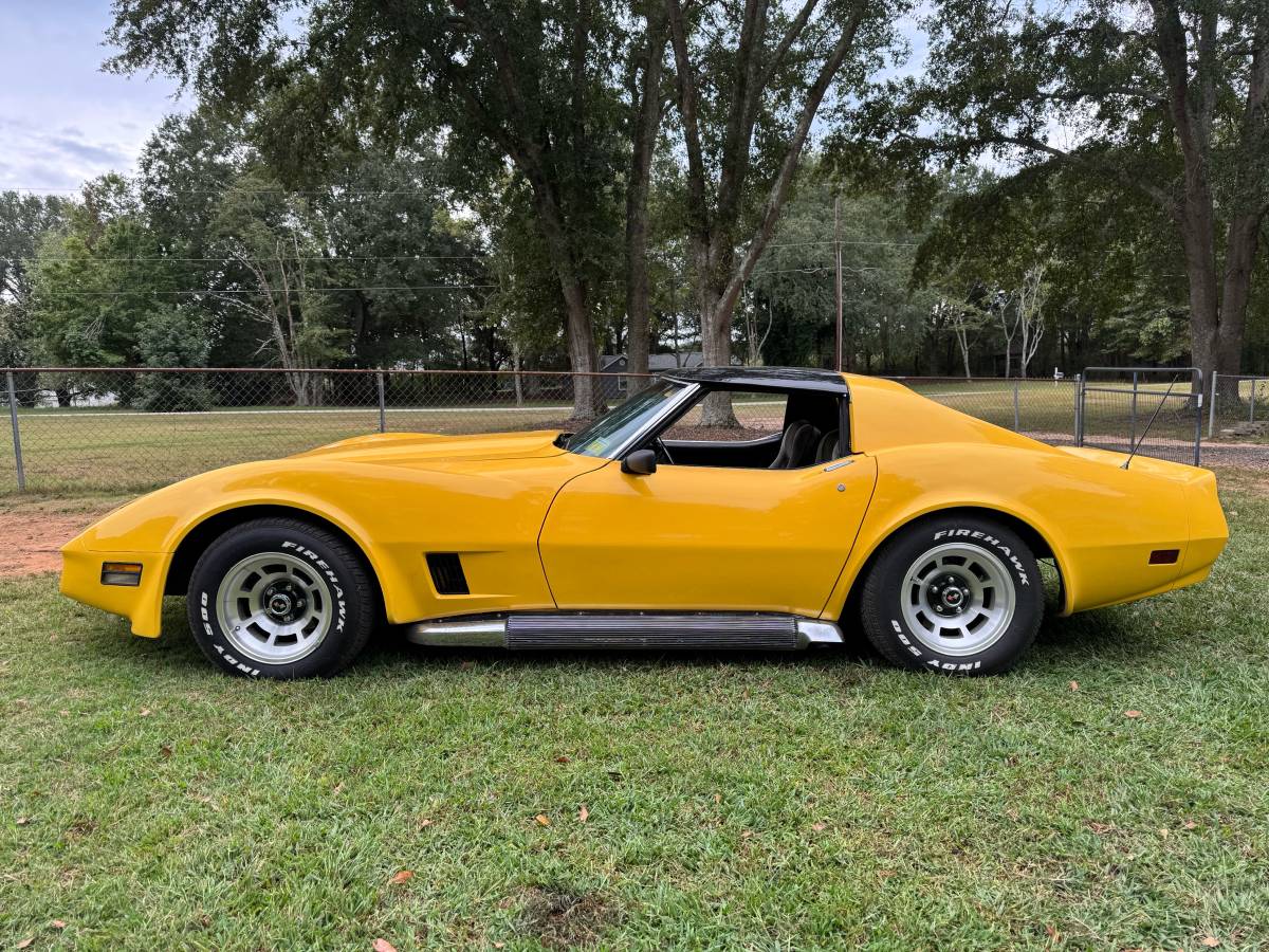 Chevrolet-corvette-1974-yellow-12