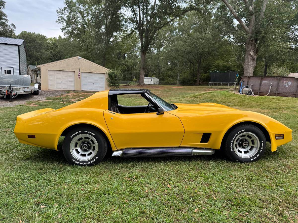 Chevrolet-corvette-1974-yellow-2
