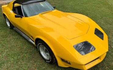 Chevrolet-corvette-1974-yellow-4