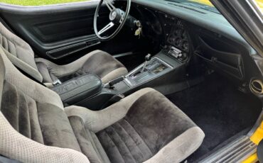 Chevrolet-corvette-1974-yellow-5