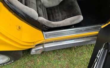 Chevrolet-corvette-1974-yellow-6