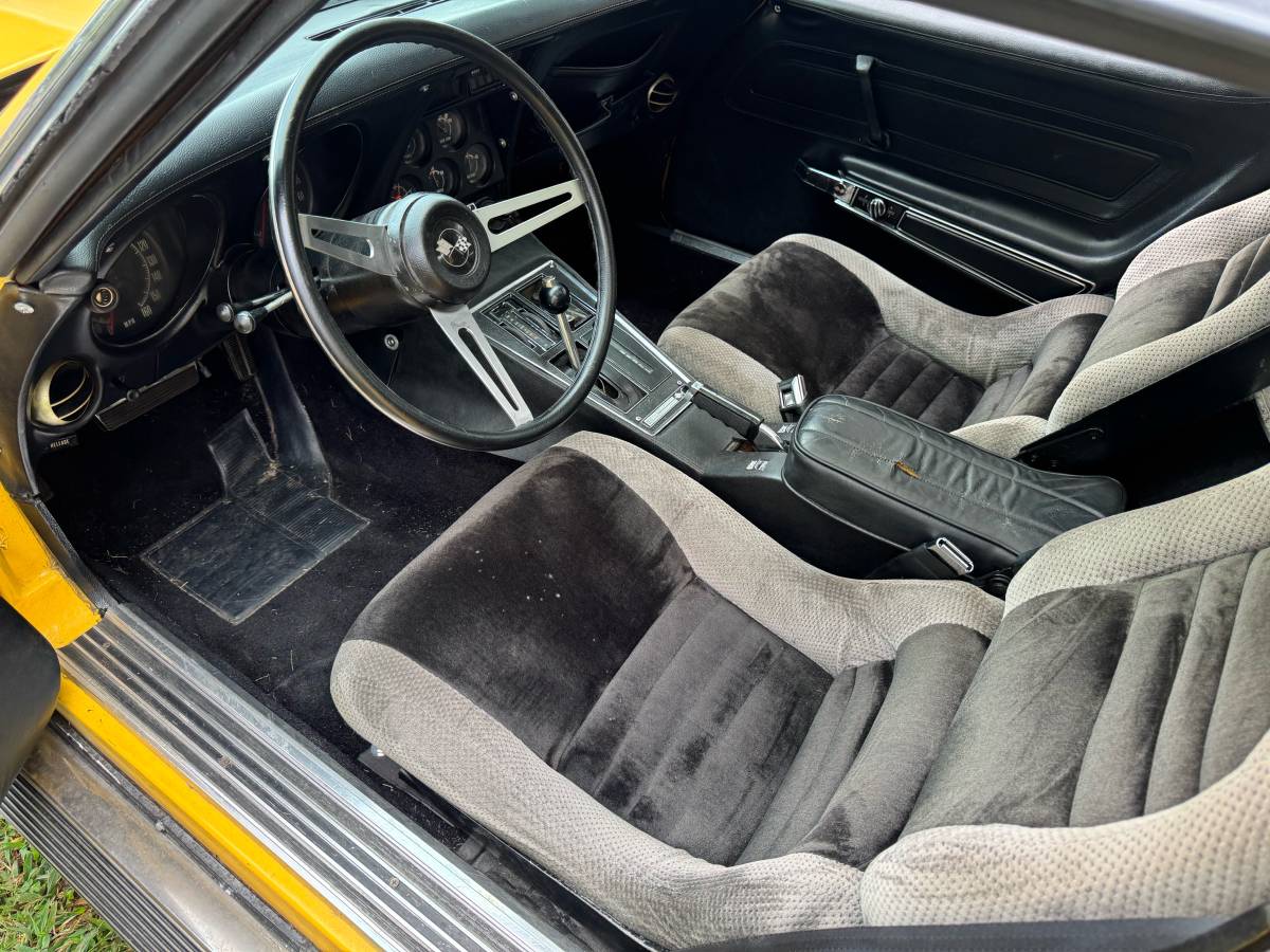 Chevrolet-corvette-1974-yellow-7