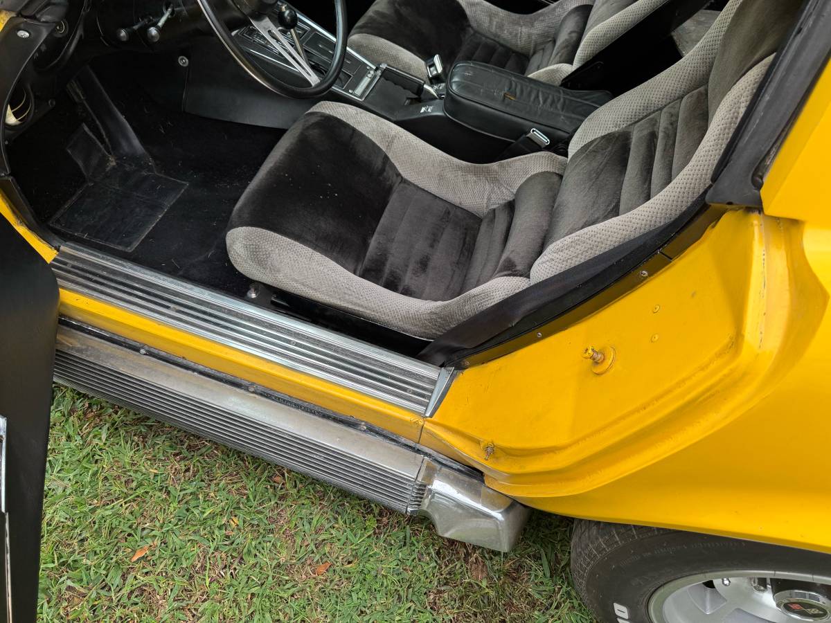 Chevrolet-corvette-1974-yellow-8