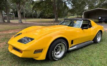 Chevrolet-corvette-1974-yellow-9