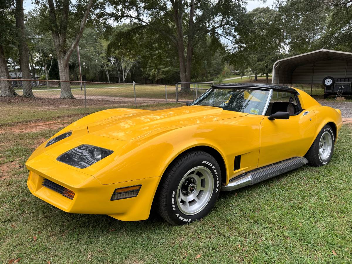 Chevrolet-corvette-1974-yellow-9