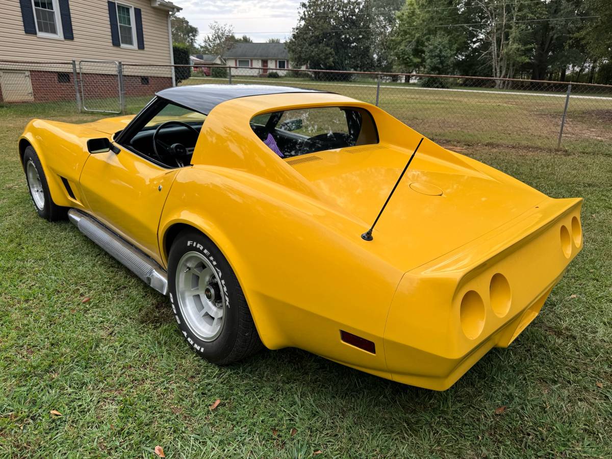 Chevrolet-corvette-1974-yellow