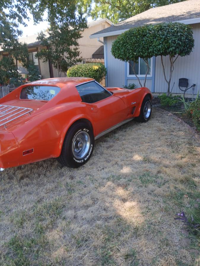Chevrolet-corvette-1975-orange-1