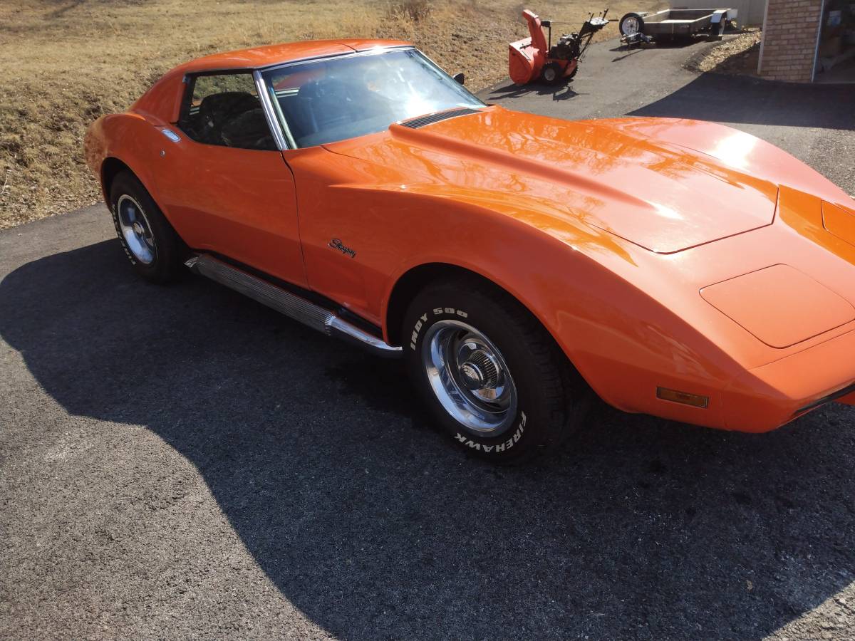 Chevrolet-corvette-1976-1