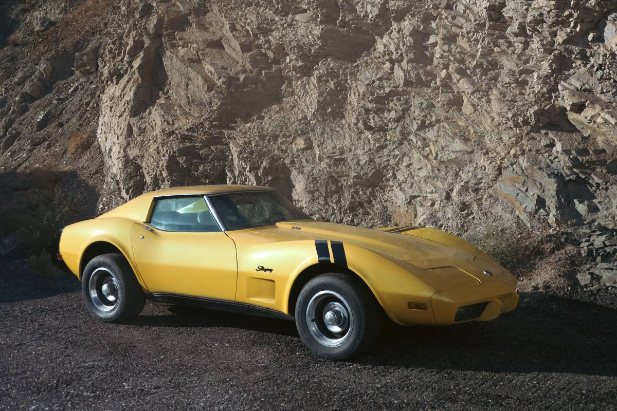 Chevrolet-corvette-1976-1