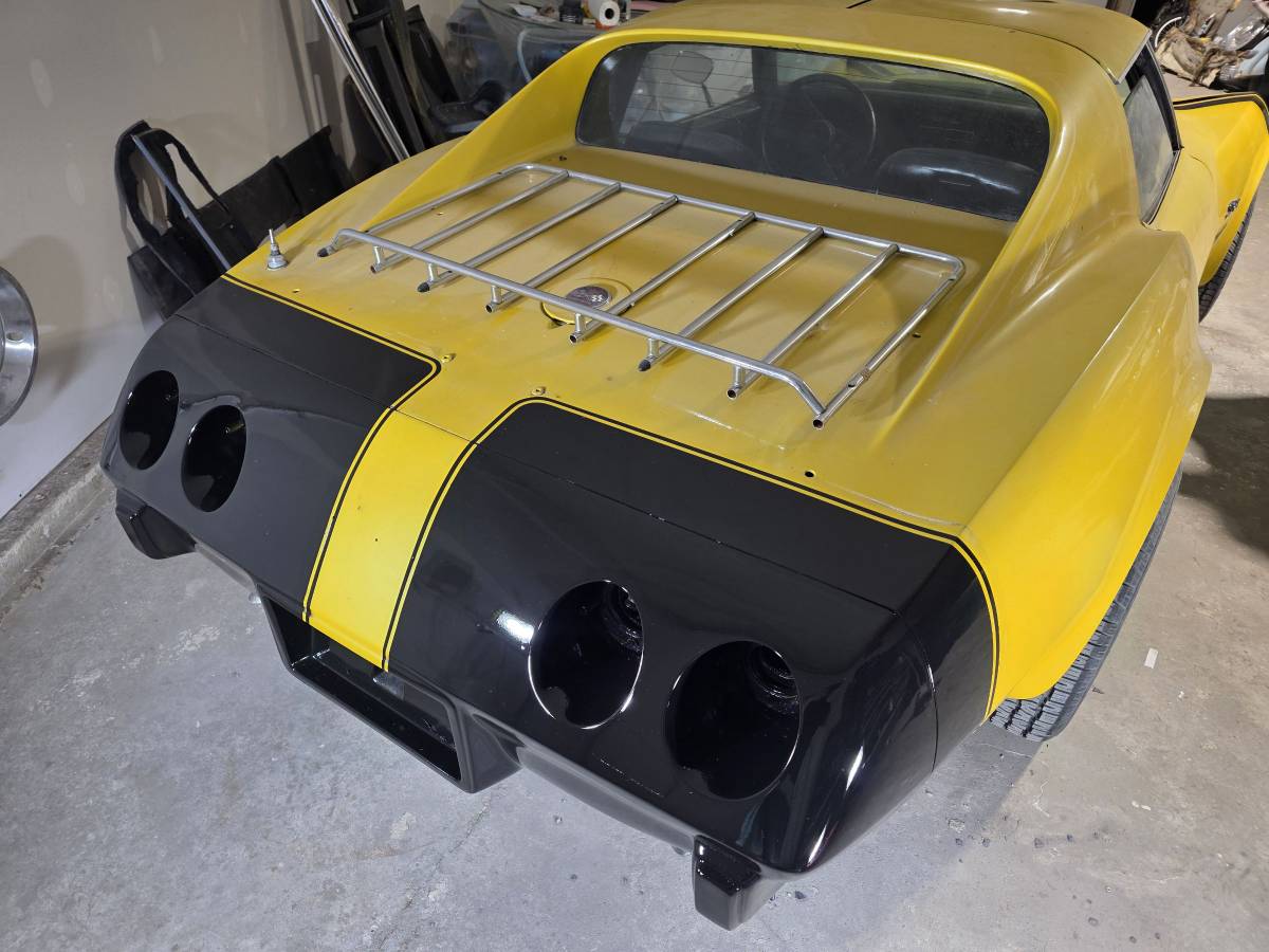 Chevrolet-corvette-1976-12