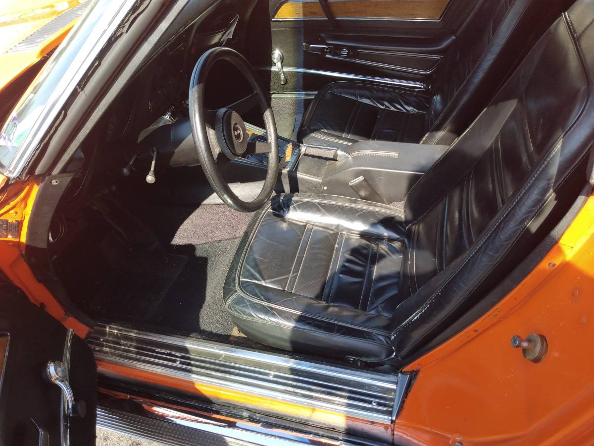 Chevrolet-corvette-1976-2