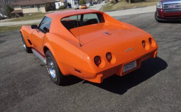 Chevrolet-corvette-1976