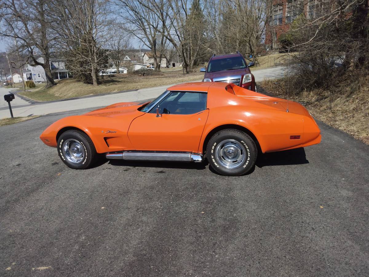 Chevrolet-corvette-1976-3