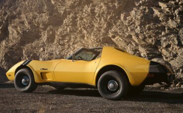 Chevrolet-corvette-1976-3