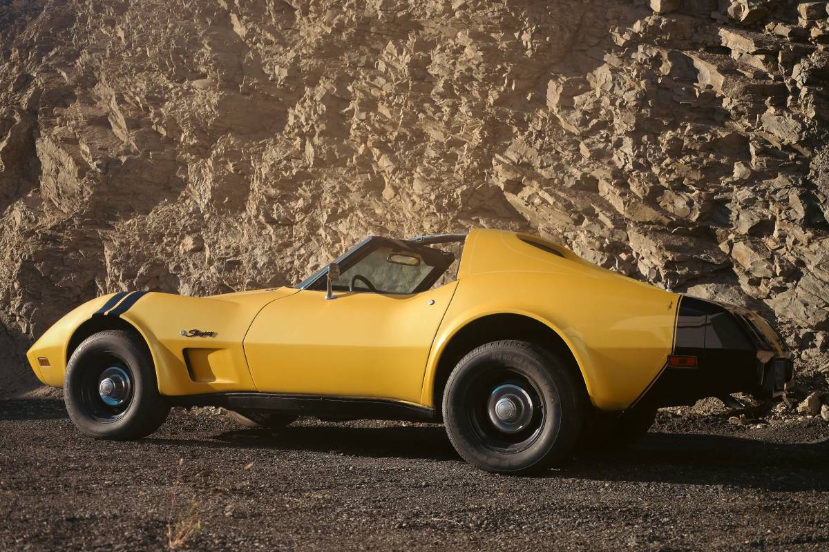 Chevrolet-corvette-1976-3
