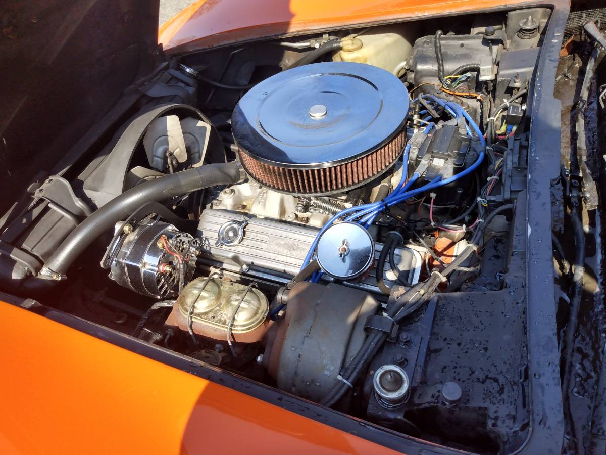Chevrolet-corvette-1976-4