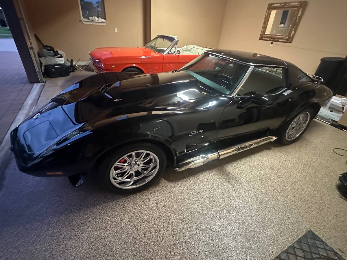 Chevrolet-corvette-1976-black-1