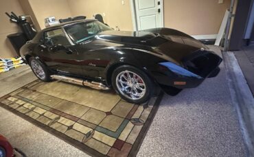 Chevrolet-corvette-1976-black-2